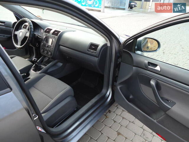 Серый Фольксваген Гольф, объемом двигателя 1.9 л и пробегом 290 тыс. км за 5600 $, фото 16 на Automoto.ua