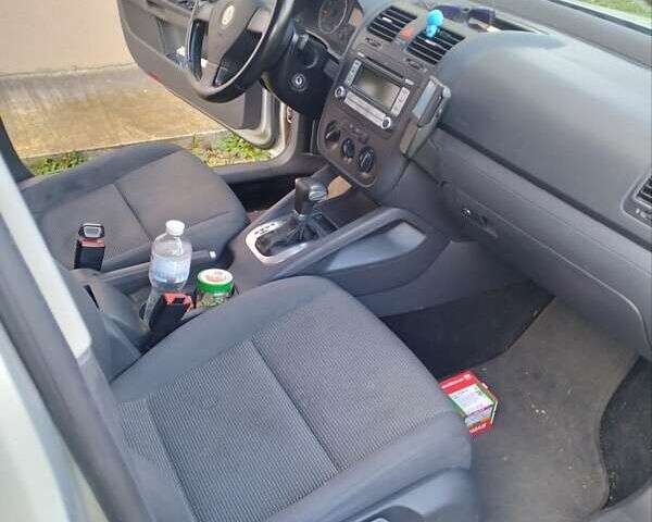 Серый Фольксваген Гольф, объемом двигателя 1.6 л и пробегом 255 тыс. км за 6000 $, фото 8 на Automoto.ua