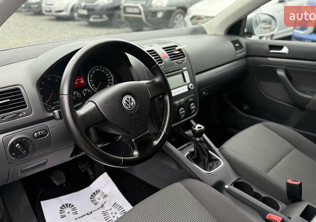 Серый Фольксваген Гольф, объемом двигателя 1.6 л и пробегом 218 тыс. км за 6900 $, фото 15 на Automoto.ua