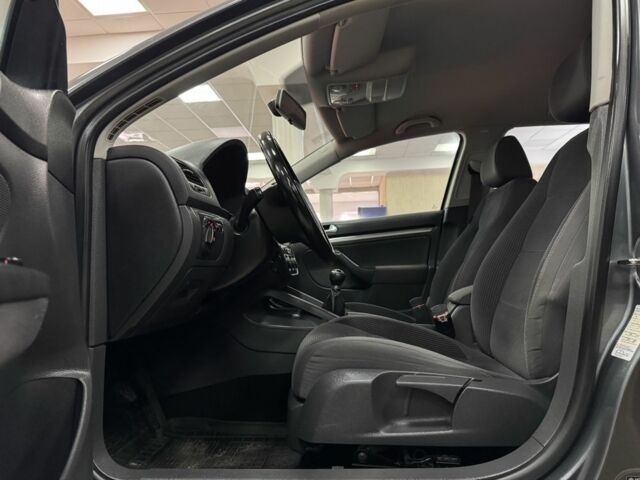 Серый Фольксваген Гольф, объемом двигателя 1.4 л и пробегом 217 тыс. км за 5800 $, фото 10 на Automoto.ua