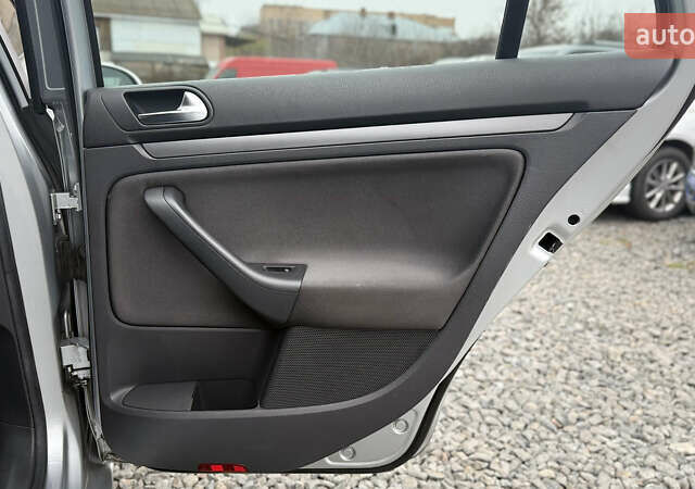 Серый Фольксваген Гольф, объемом двигателя 1.6 л и пробегом 218 тыс. км за 6900 $, фото 24 на Automoto.ua