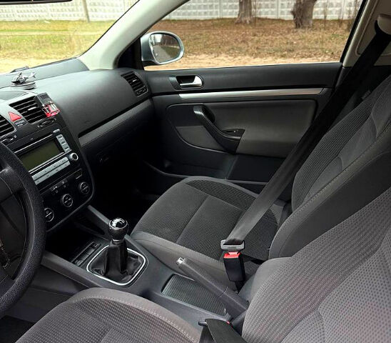 Серый Фольксваген Гольф, объемом двигателя 1.4 л и пробегом 211 тыс. км за 5300 $, фото 7 на Automoto.ua