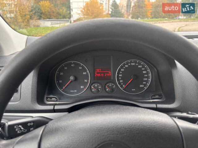 Серый Фольксваген Гольф, объемом двигателя 1.6 л и пробегом 250 тыс. км за 5999 $, фото 16 на Automoto.ua