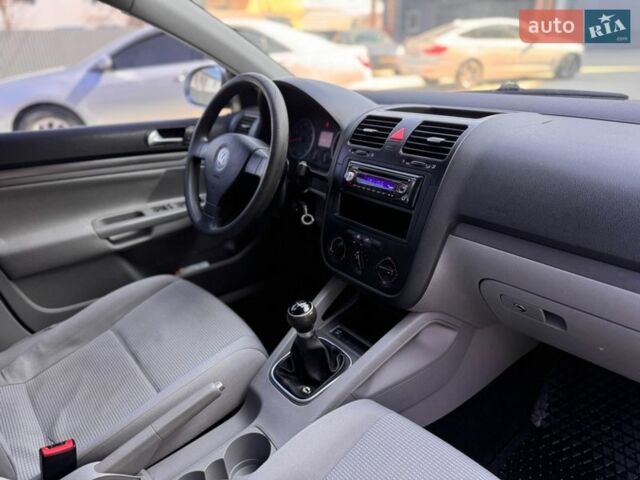 Серый Фольксваген Гольф, объемом двигателя 1.6 л и пробегом 251 тыс. км за 4750 $, фото 18 на Automoto.ua