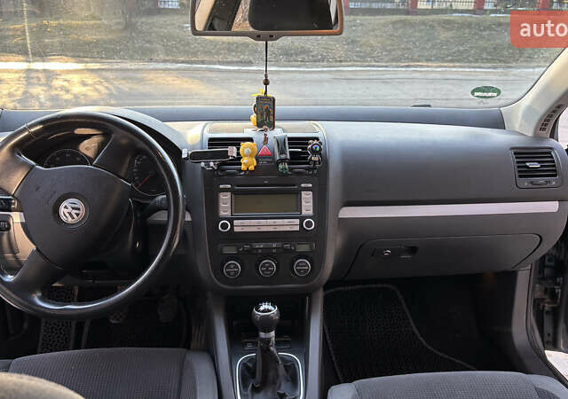 Серый Фольксваген Гольф, объемом двигателя 1.39 л и пробегом 258 тыс. км за 5400 $, фото 9 на Automoto.ua