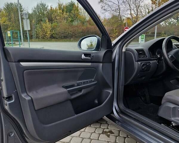 Серый Фольксваген Гольф, объемом двигателя 0 л и пробегом 217 тыс. км за 7500 $, фото 42 на Automoto.ua