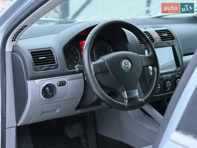 Серый Фольксваген Гольф, объемом двигателя 1.4 л и пробегом 206 тыс. км за 5950 $, фото 21 на Automoto.ua