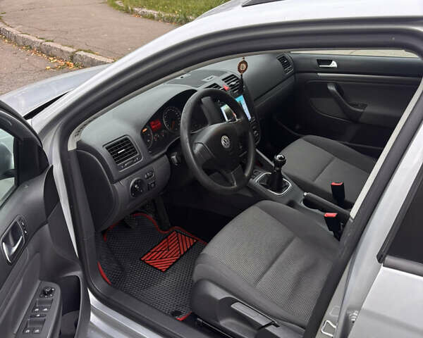 Серый Фольксваген Гольф, объемом двигателя 1.6 л и пробегом 250 тыс. км за 5999 $, фото 9 на Automoto.ua