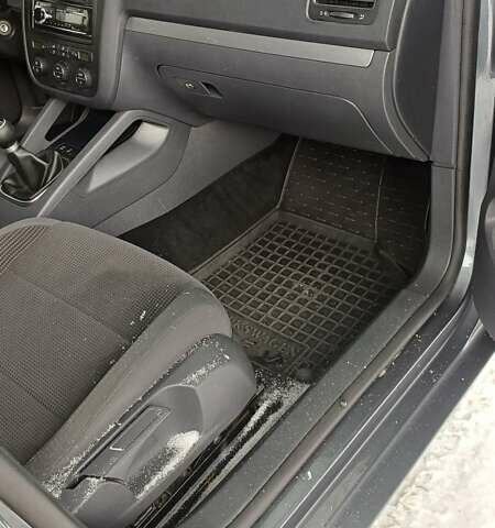 Серый Фольксваген Гольф, объемом двигателя 1.4 л и пробегом 270 тыс. км за 6000 $, фото 9 на Automoto.ua