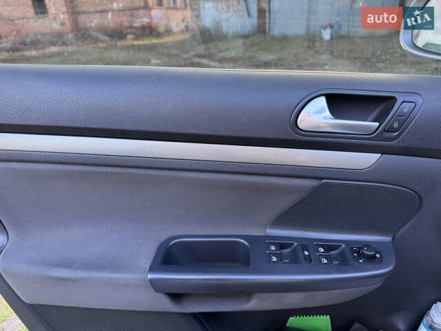 Серый Фольксваген Гольф, объемом двигателя 1.39 л и пробегом 241 тыс. км за 6300 $, фото 4 на Automoto.ua