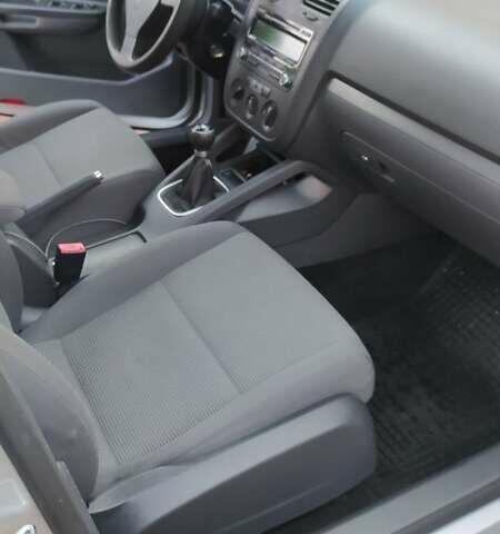 Серый Фольксваген Гольф, объемом двигателя 1.4 л и пробегом 193 тыс. км за 5800 $, фото 4 на Automoto.ua