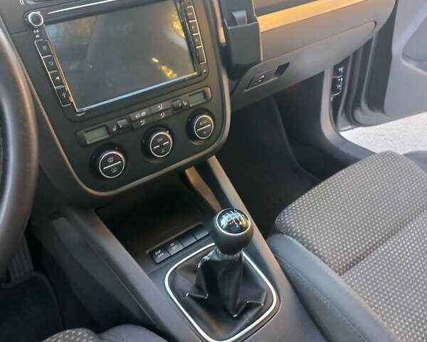 Серый Фольксваген Гольф, объемом двигателя 1.39 л и пробегом 260 тыс. км за 7000 $, фото 6 на Automoto.ua