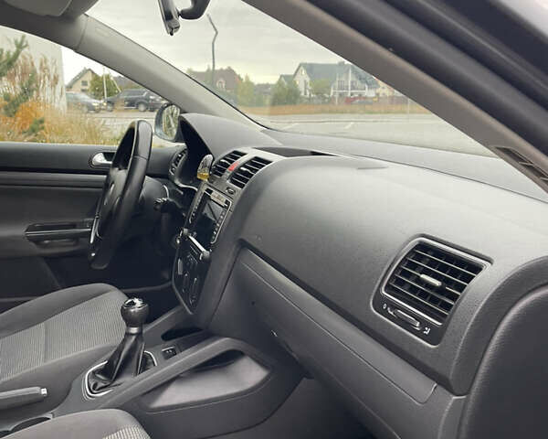 Сірий Фольксваген Гольф, об'ємом двигуна 1.9 л та пробігом 280 тис. км за 6600 $, фото 39 на Automoto.ua