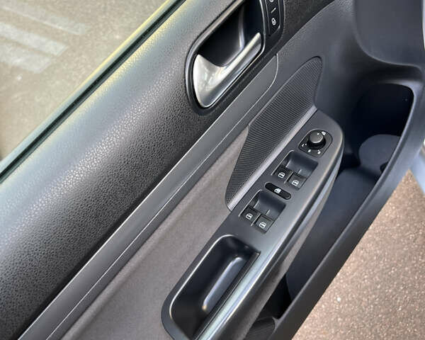 Серый Фольксваген Гольф, объемом двигателя 1.6 л и пробегом 207 тыс. км за 6700 $, фото 13 на Automoto.ua