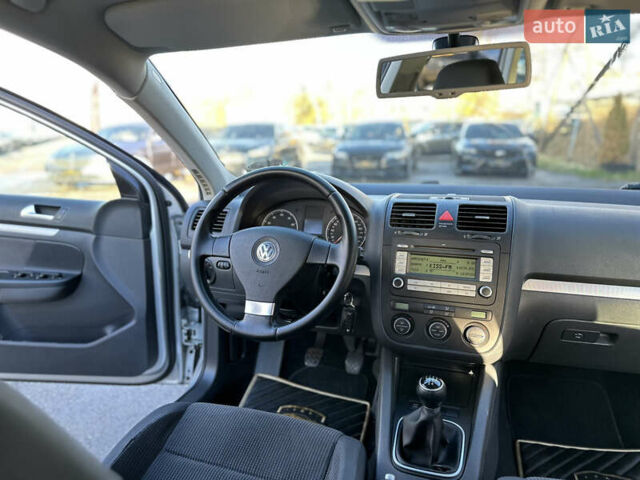 Сірий Фольксваген Гольф, об'ємом двигуна 1.6 л та пробігом 231 тис. км за 7100 $, фото 19 на Automoto.ua