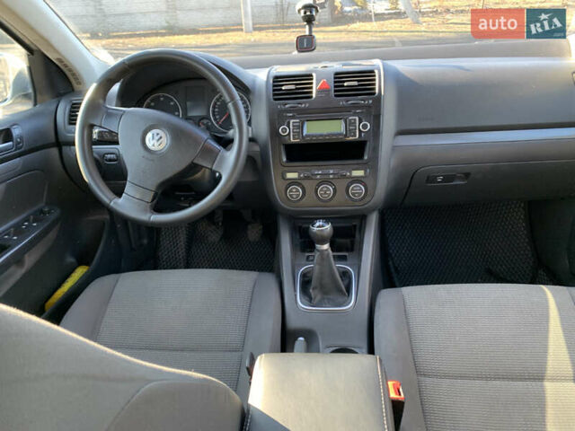 Серый Фольксваген Гольф, объемом двигателя 1.9 л и пробегом 257 тыс. км за 4276 $, фото 2 на Automoto.ua