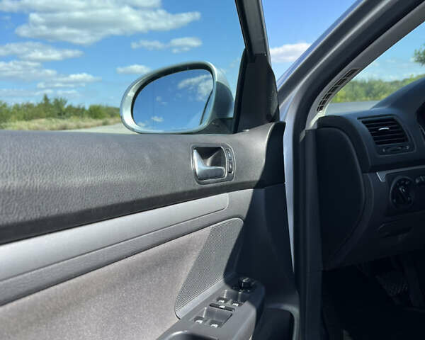 Серый Фольксваген Гольф, объемом двигателя 1.6 л и пробегом 220 тыс. км за 7300 $, фото 61 на Automoto.ua