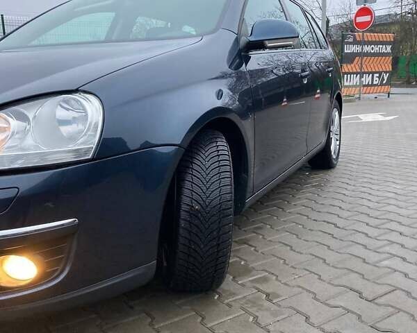 Серый Фольксваген Гольф, объемом двигателя 1.6 л и пробегом 266 тыс. км за 6899 $, фото 12 на Automoto.ua