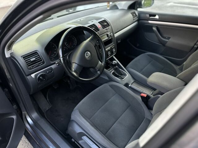 Сірий Фольксваген Гольф, об'ємом двигуна 1.6 л та пробігом 202 тис. км за 5800 $, фото 12 на Automoto.ua