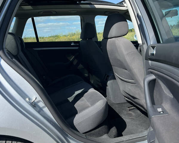 Серый Фольксваген Гольф, объемом двигателя 1.6 л и пробегом 220 тыс. км за 7300 $, фото 24 на Automoto.ua