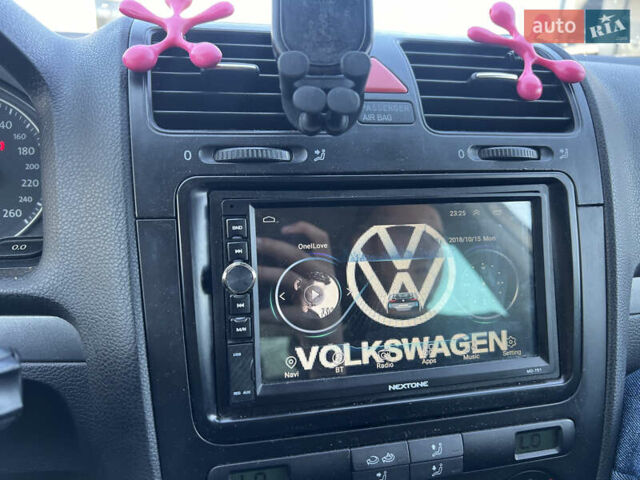 Серый Фольксваген Гольф, объемом двигателя 1.9 л и пробегом 280 тыс. км за 5500 $, фото 4 на Automoto.ua