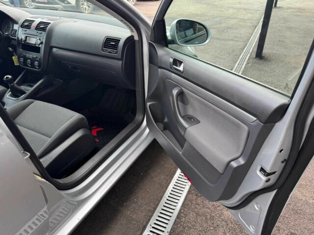 Сірий Фольксваген Гольф, об'ємом двигуна 1.6 л та пробігом 176 тис. км за 7699 $, фото 16 на Automoto.ua