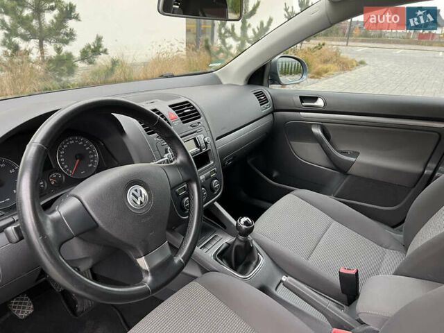 Серый Фольксваген Гольф, объемом двигателя 1.6 л и пробегом 218 тыс. км за 5850 $, фото 35 на Automoto.ua