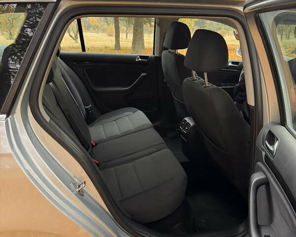 Сірий Фольксваген Гольф, об'ємом двигуна 1.39 л та пробігом 173 тис. км за 7800 $, фото 26 на Automoto.ua