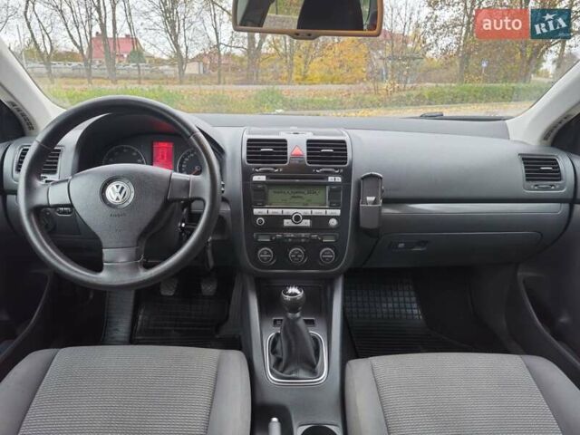 Серый Фольксваген Гольф, объемом двигателя 1.6 л и пробегом 284 тыс. км за 6350 $, фото 8 на Automoto.ua