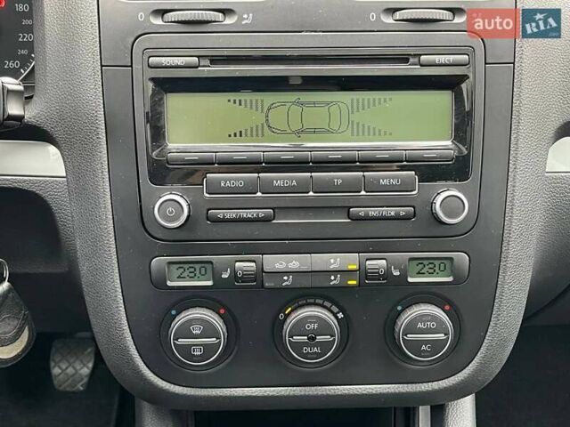 Серый Фольксваген Гольф, объемом двигателя 1.4 л и пробегом 214 тыс. км за 6200 $, фото 26 на Automoto.ua