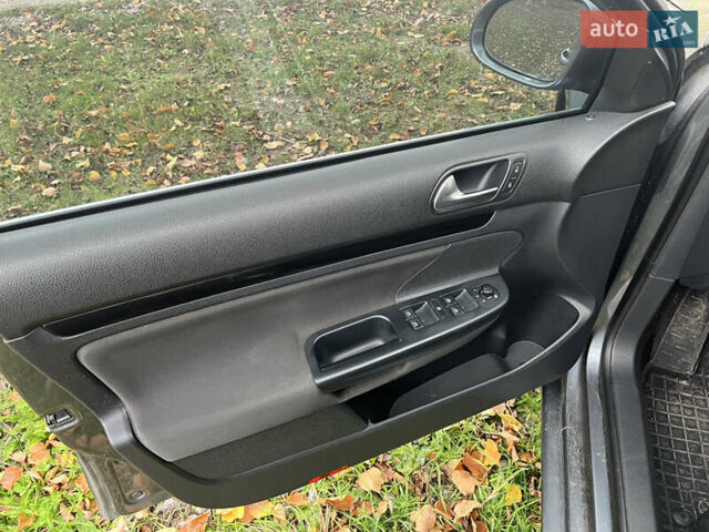 Фольксваген Гольф 2009 в Виннице на Automoto.ua Серый Фольксваген Гольф, объемом двигателя 1.6 л и пробегом 283 тыс. км за 7200 $, фото 5 на Automoto.ua