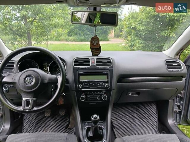 Серый Фольксваген Гольф, объемом двигателя 1.6 л и пробегом 260 тыс. км за 7400 $, фото 14 на Automoto.ua