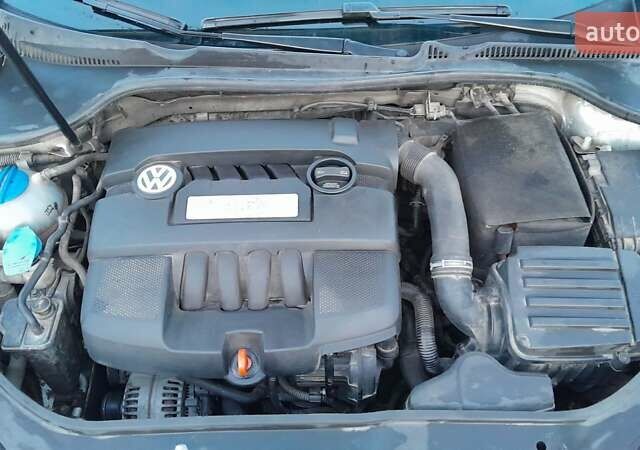 Серый Фольксваген Гольф, объемом двигателя 1.6 л и пробегом 370 тыс. км за 4900 $, фото 17 на Automoto.ua