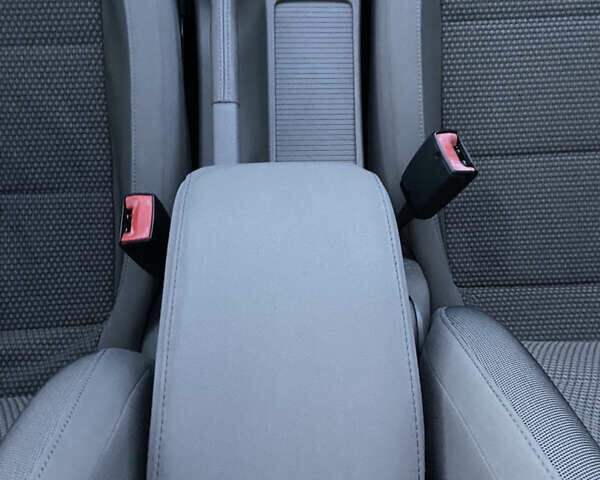 Серый Фольксваген Гольф, объемом двигателя 1.6 л и пробегом 220 тыс. км за 8900 $, фото 23 на Automoto.ua