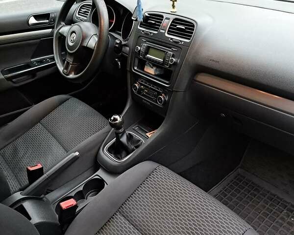 Фольксваген Гольф 2009 в Нетешине на Automoto.ua Серый Фольксваген Гольф, объемом двигателя 1.6 л и пробегом 245 тыс. км за 6900 $, фото 14 на Automoto.ua