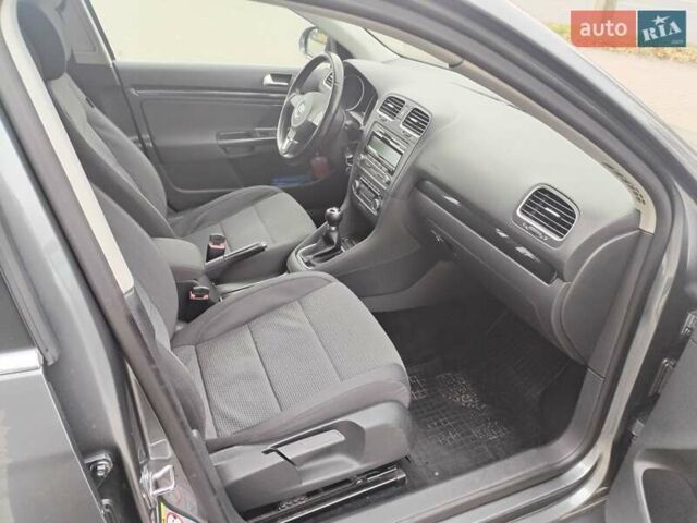 Серый Фольксваген Гольф, объемом двигателя 1.6 л и пробегом 253 тыс. км за 7700 $, фото 47 на Automoto.ua