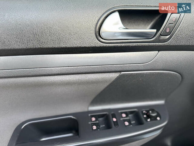 Серый Фольксваген Гольф, объемом двигателя 1.6 л и пробегом 225 тыс. км за 6450 $, фото 21 на Automoto.ua