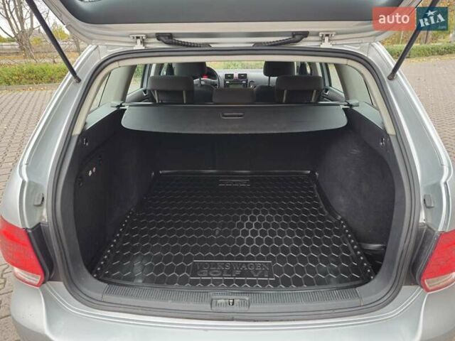 Серый Фольксваген Гольф, объемом двигателя 1.6 л и пробегом 284 тыс. км за 6350 $, фото 1 на Automoto.ua