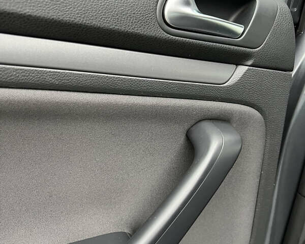 Серый Фольксваген Гольф, объемом двигателя 1.6 л и пробегом 218 тыс. км за 5850 $, фото 55 на Automoto.ua