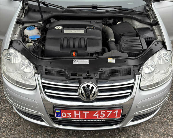 Серый Фольксваген Гольф, объемом двигателя 1.6 л и пробегом 230 тыс. км за 7000 $, фото 7 на Automoto.ua