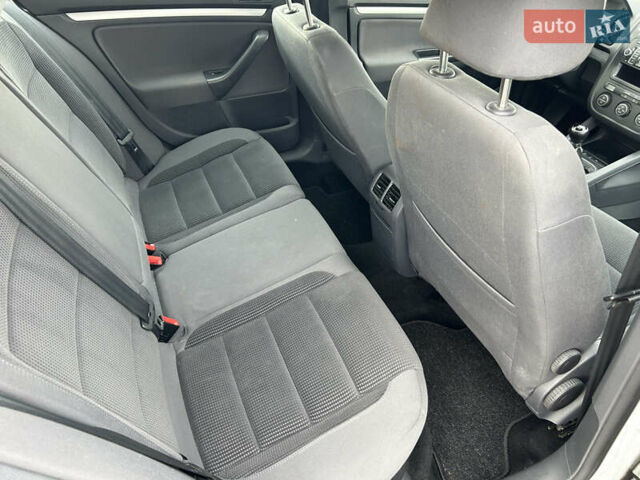 Серый Фольксваген Гольф, объемом двигателя 1.4 л и пробегом 172 тыс. км за 5100 $, фото 10 на Automoto.ua