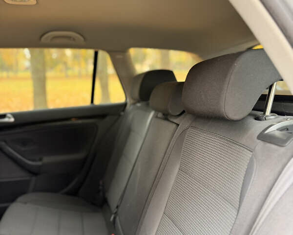 Сірий Фольксваген Гольф, об'ємом двигуна 1.39 л та пробігом 173 тис. км за 7800 $, фото 28 на Automoto.ua