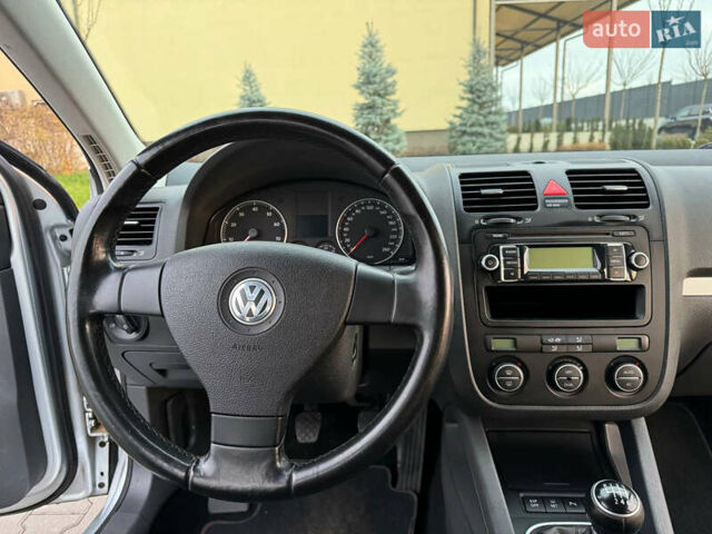 Серый Фольксваген Гольф, объемом двигателя 1.4 л и пробегом 229 тыс. км за 5900 $, фото 24 на Automoto.ua