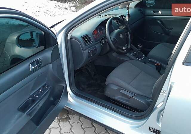 Серый Фольксваген Гольф, объемом двигателя 1.6 л и пробегом 370 тыс. км за 4900 $, фото 36 на Automoto.ua