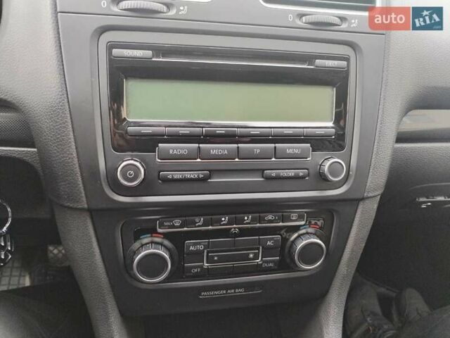 Серый Фольксваген Гольф, объемом двигателя 1.6 л и пробегом 253 тыс. км за 7700 $, фото 56 на Automoto.ua