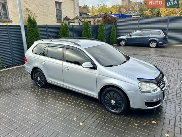 Фольксваген Гольф 2009 в Черкассах на Automoto.ua Серый Фольксваген Гольф, объемом двигателя 1.9 л и пробегом 221 тыс. км за 6950 $, фото 2 на Automoto.ua