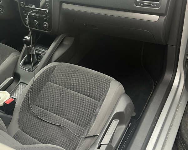 Серый Фольксваген Гольф, объемом двигателя 1.39 л и пробегом 250 тыс. км за 5912 $, фото 36 на Automoto.ua