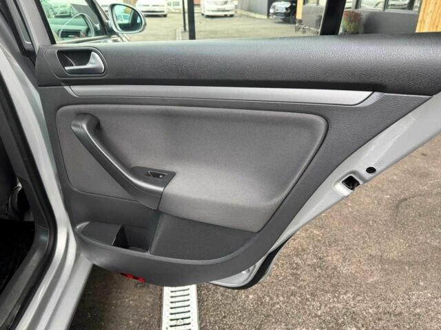 Сірий Фольксваген Гольф, об'ємом двигуна 1.6 л та пробігом 176 тис. км за 7699 $, фото 14 на Automoto.ua