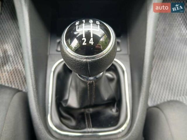 Серый Фольксваген Гольф, объемом двигателя 1.6 л и пробегом 260 тыс. км за 7400 $, фото 8 на Automoto.ua