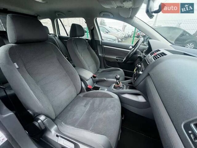 Серый Фольксваген Гольф, объемом двигателя 1.4 л и пробегом 263 тыс. км за 6500 $, фото 49 на Automoto.ua